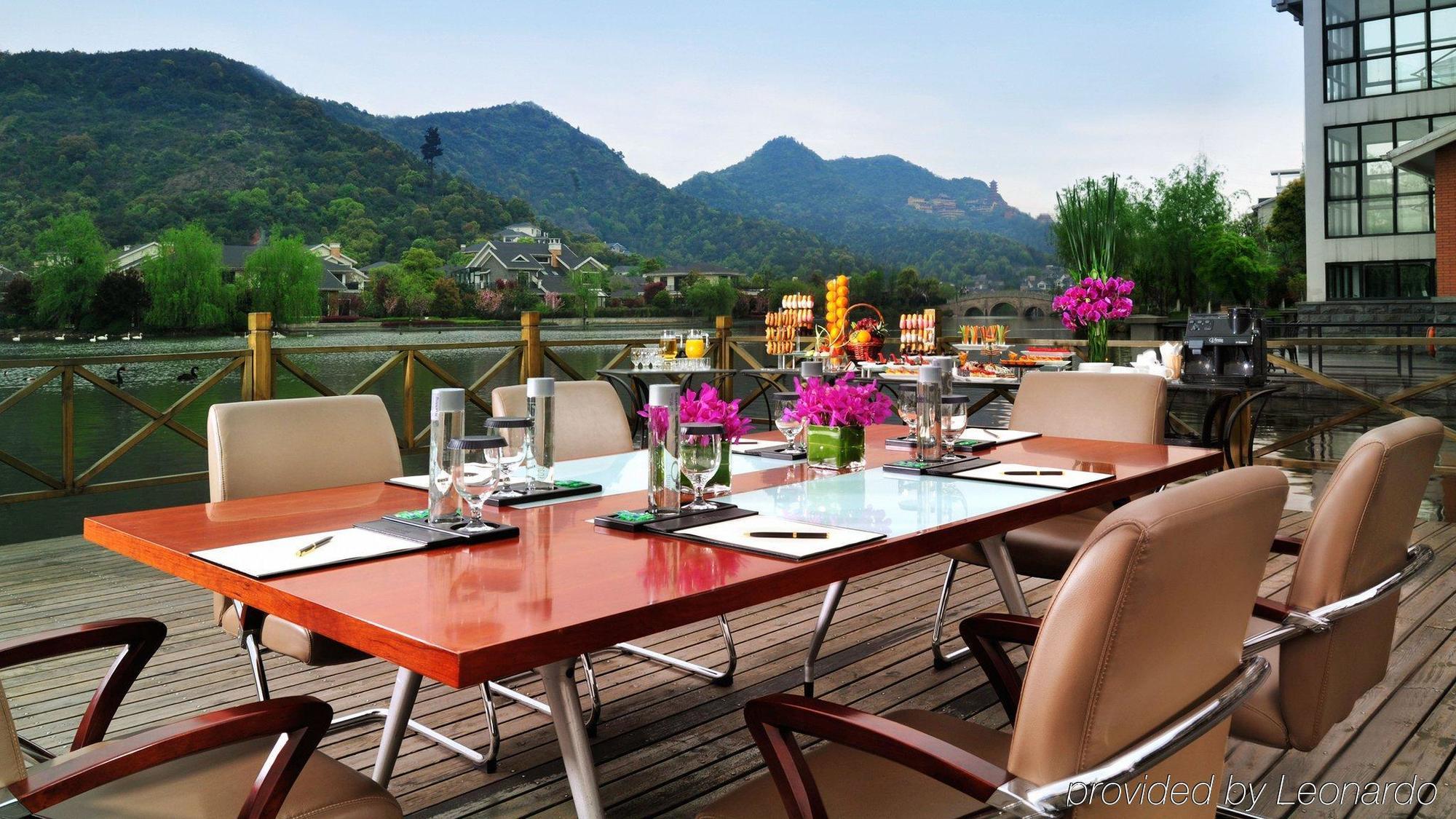 Crowne Plaza Hangzhou Xanadu Resort Esterno foto